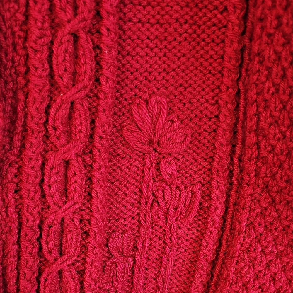 Men's Red Cable Knit Sweater - Size XL - Picture 3 of 8